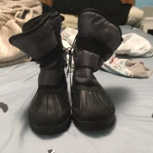 Boys black snow boots new with tags